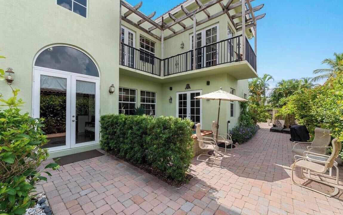 Photo of Patio Balcony in Flamingo Parks