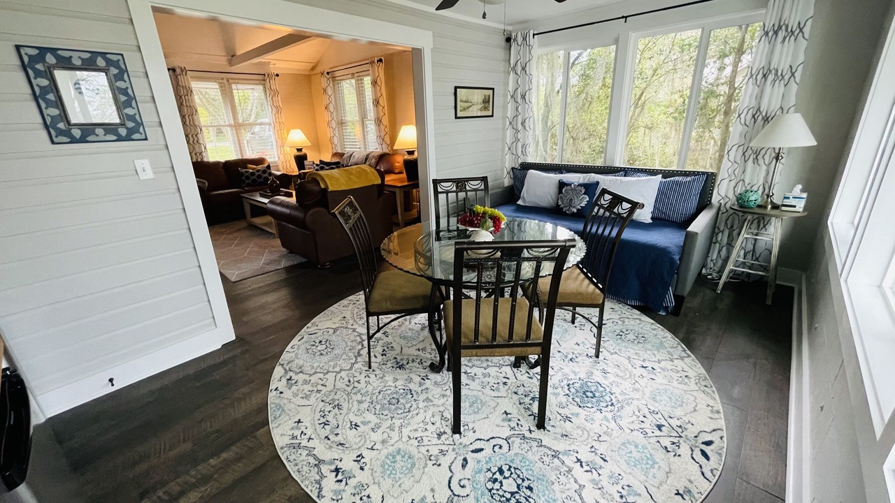 Photo of Livingroom in Cobb