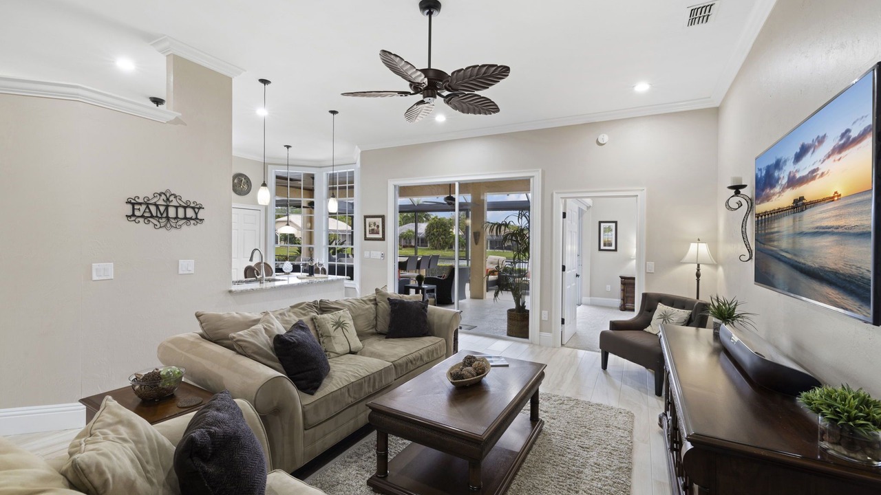 Photo of Livingroom in Crown Pointe