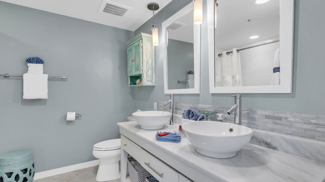 Photo of Bathroom in Baytowne Wharf