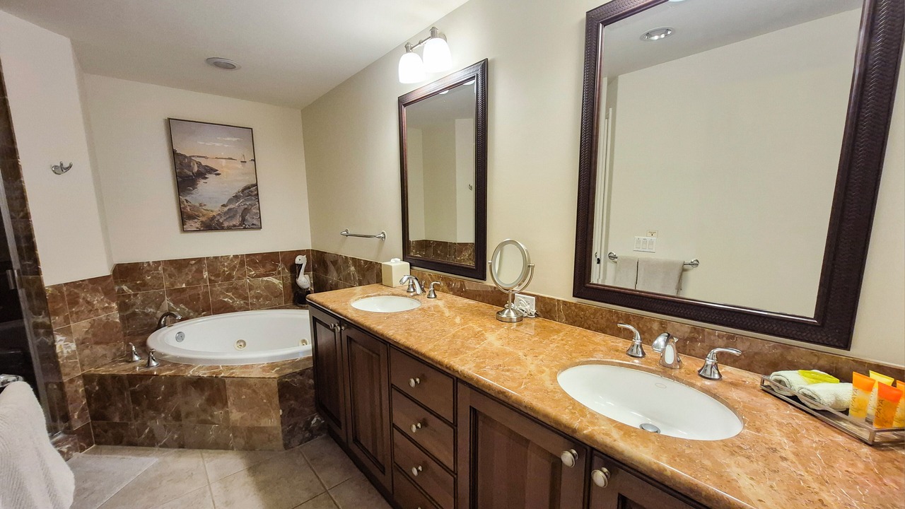 Photo of Bathroom in Royal Harbor