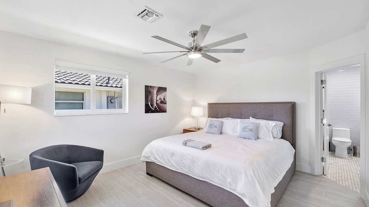 Photo of Bedroom in Lake Estates