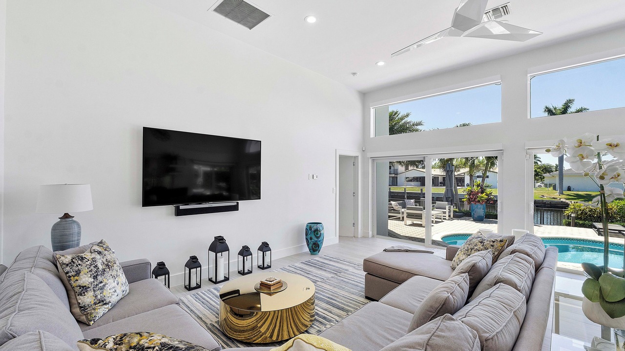 Photo of Livingroom in Lake Estates