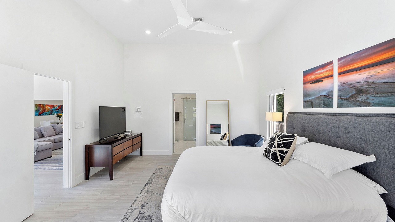 Photo of Bedroom in Lake Estates