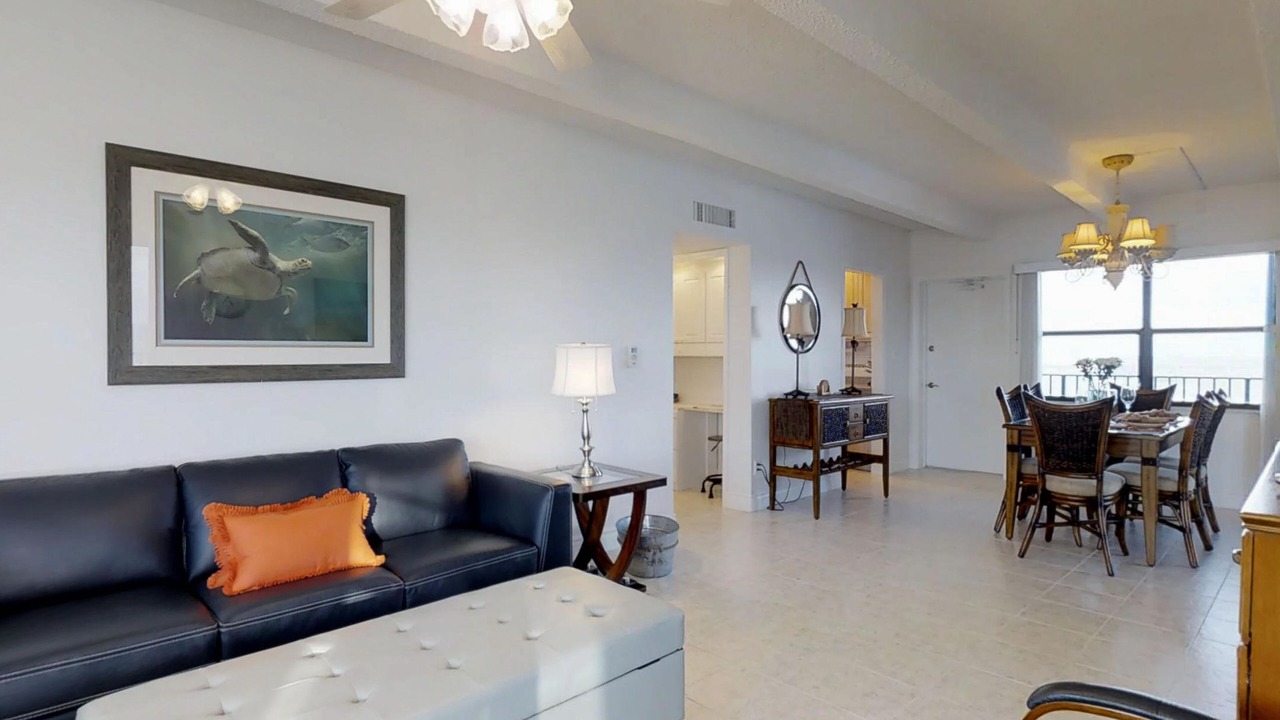 Photo of Livingroom in Central Beach