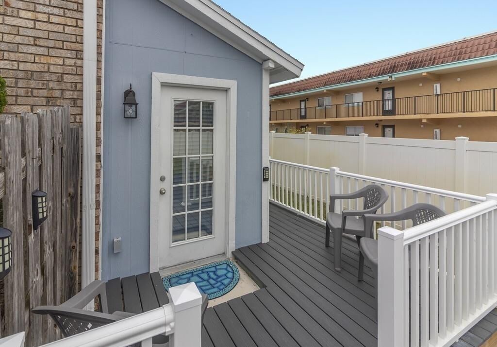 Photo of Patio Balcony in Crescent Beach