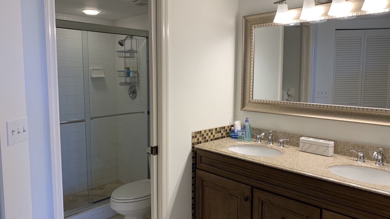 Photo of Bathroom in Park Shore