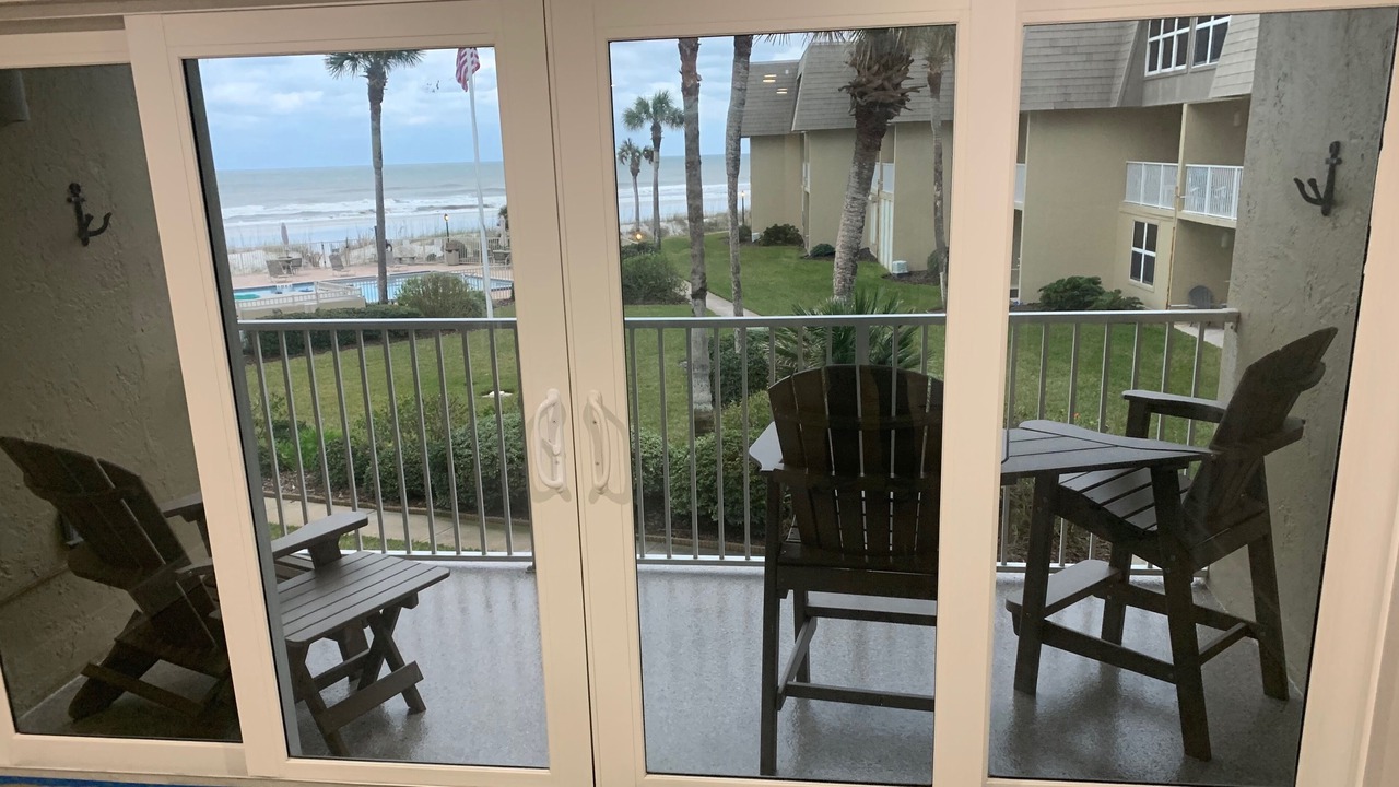 Photo of Patio Balcony in Crescent Beach