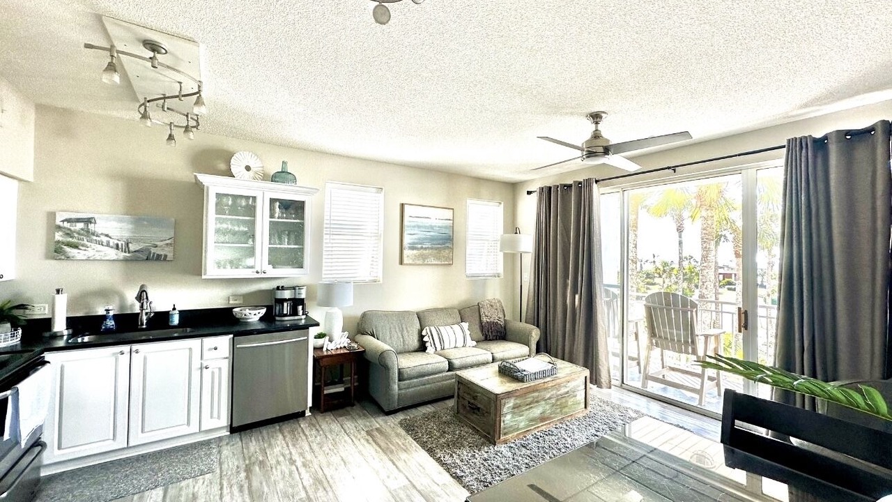 Photo of Livingroom in Gulf Place