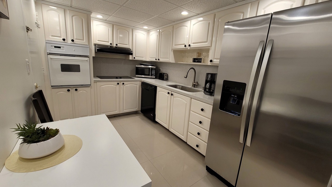 Photo of Kitchen in Hollywood South Central Beach