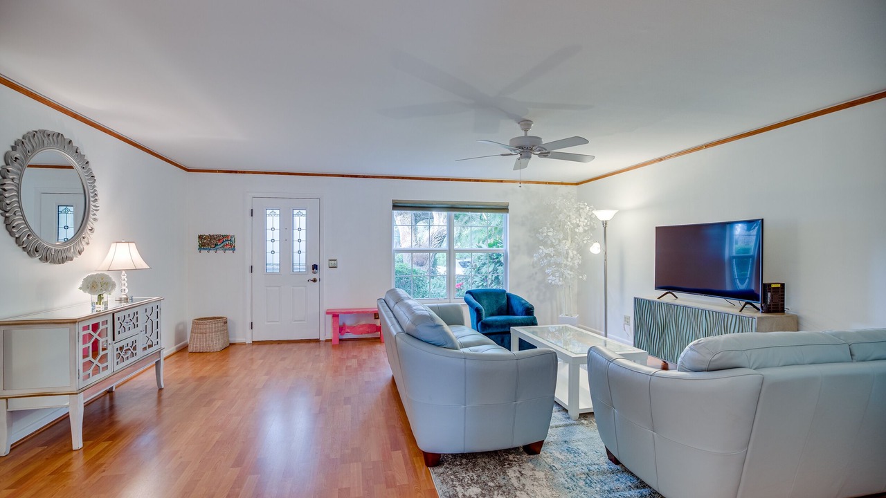 Photo of Livingroom in Central Beach