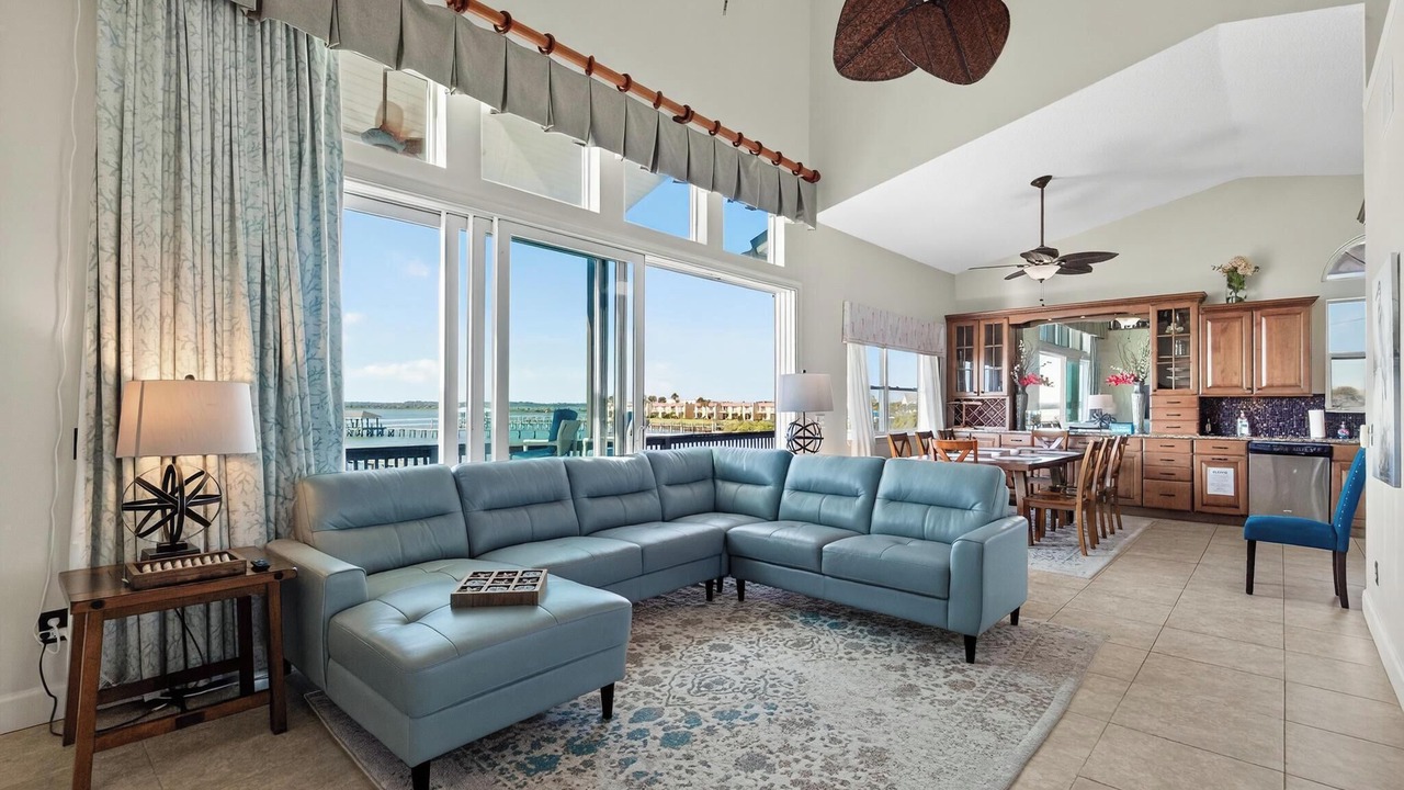 Photo of Livingroom in Crescent Beach