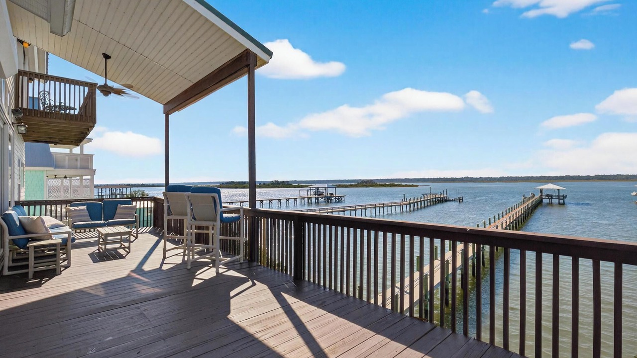 Photo of Patio Balcony in Crescent Beach