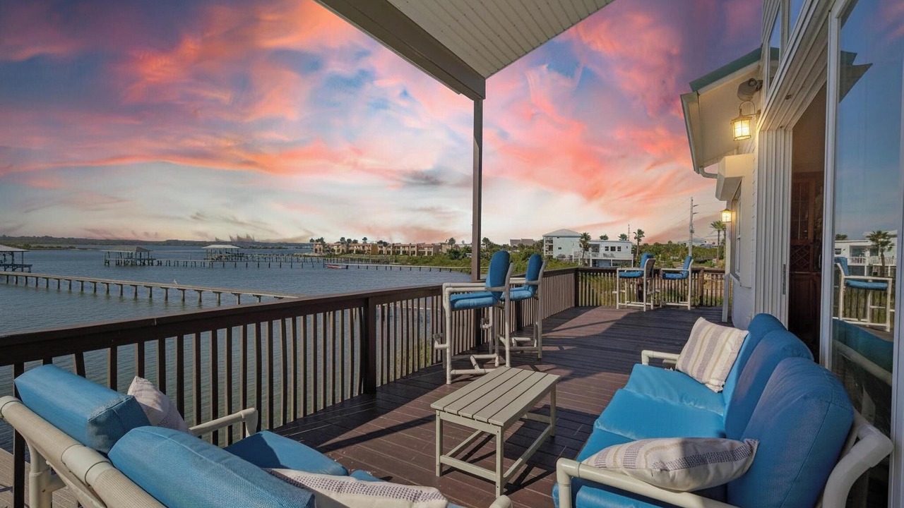 Photo of Patio Balcony in Crescent Beach