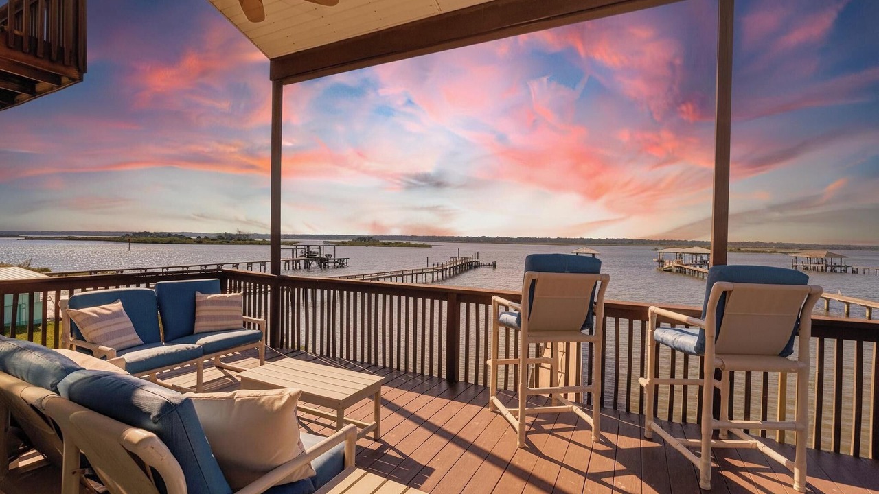 Photo of Patio Balcony in Crescent Beach