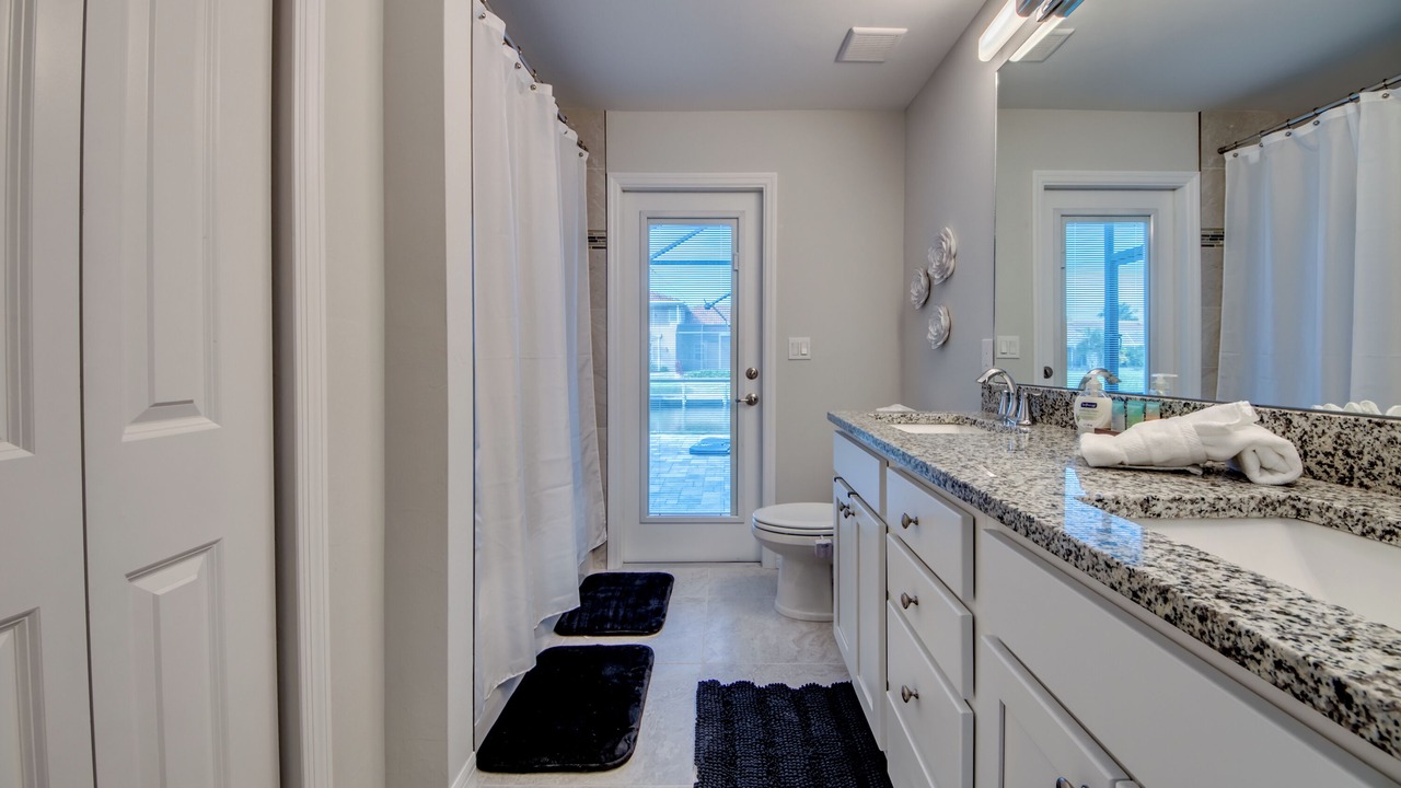 Photo of Bathroom in Pelican