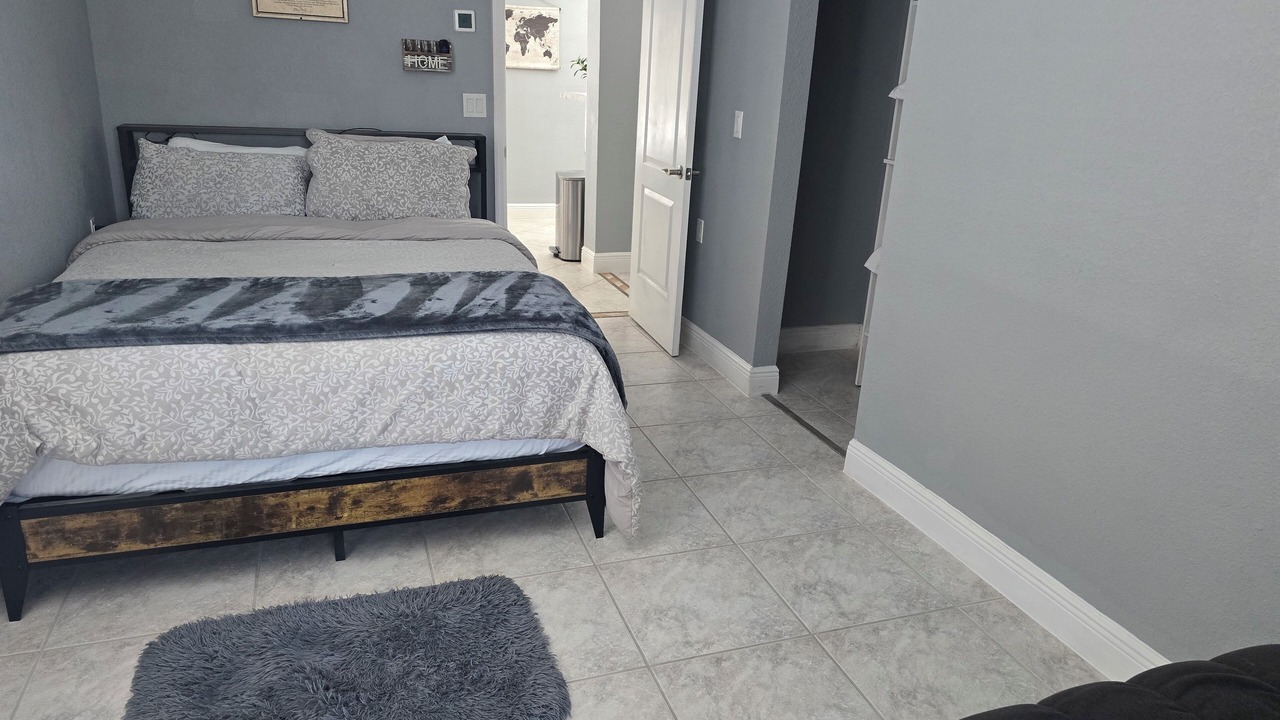 Photo of Bedroom in Mid Island