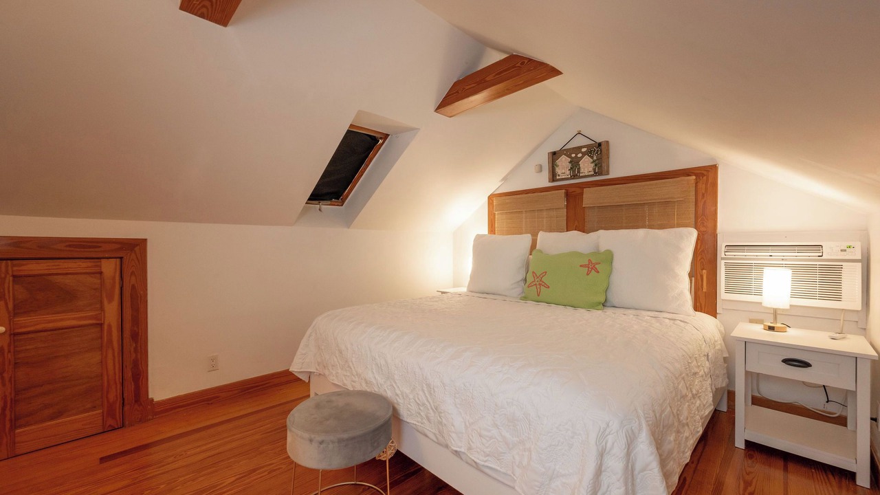 Photo of Bedroom in Historic Seaport