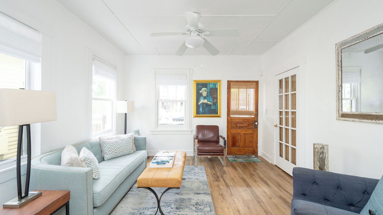 Photo of Livingroom in Historic Seaport