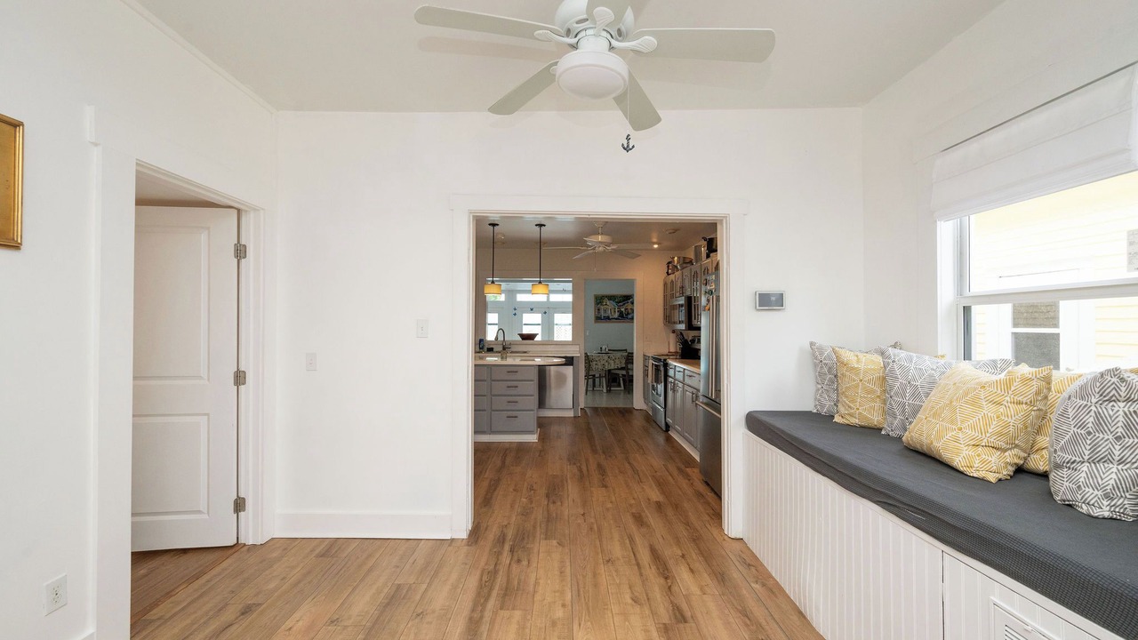 Photo of Livingroom in Historic Seaport
