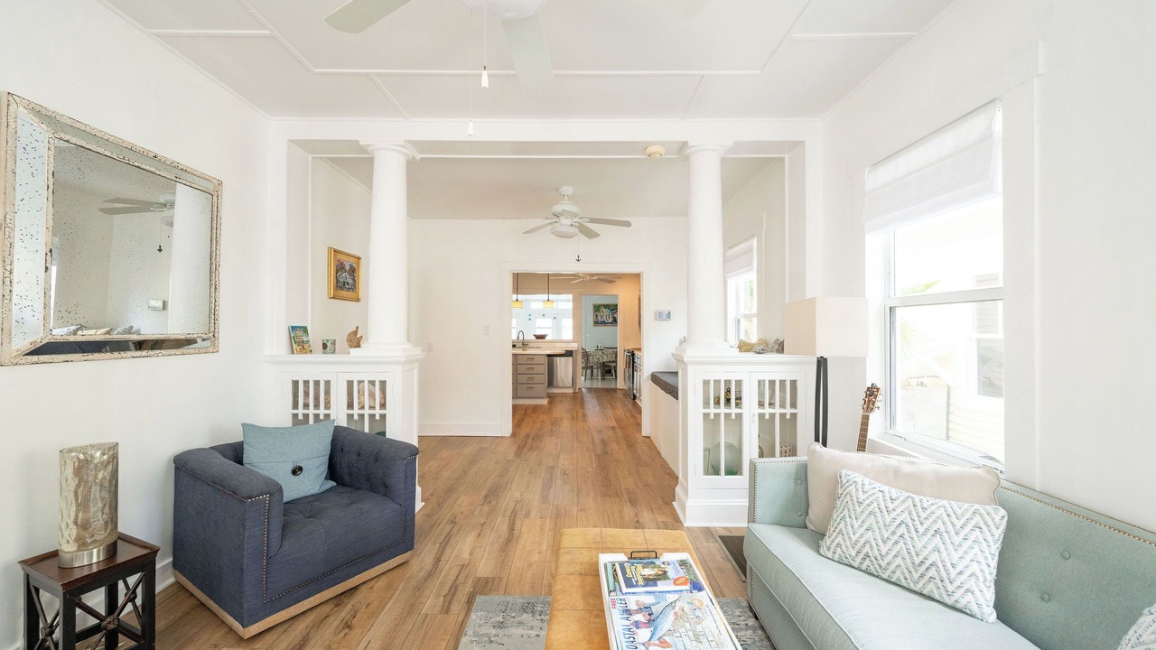 Photo of Livingroom in Historic Seaport