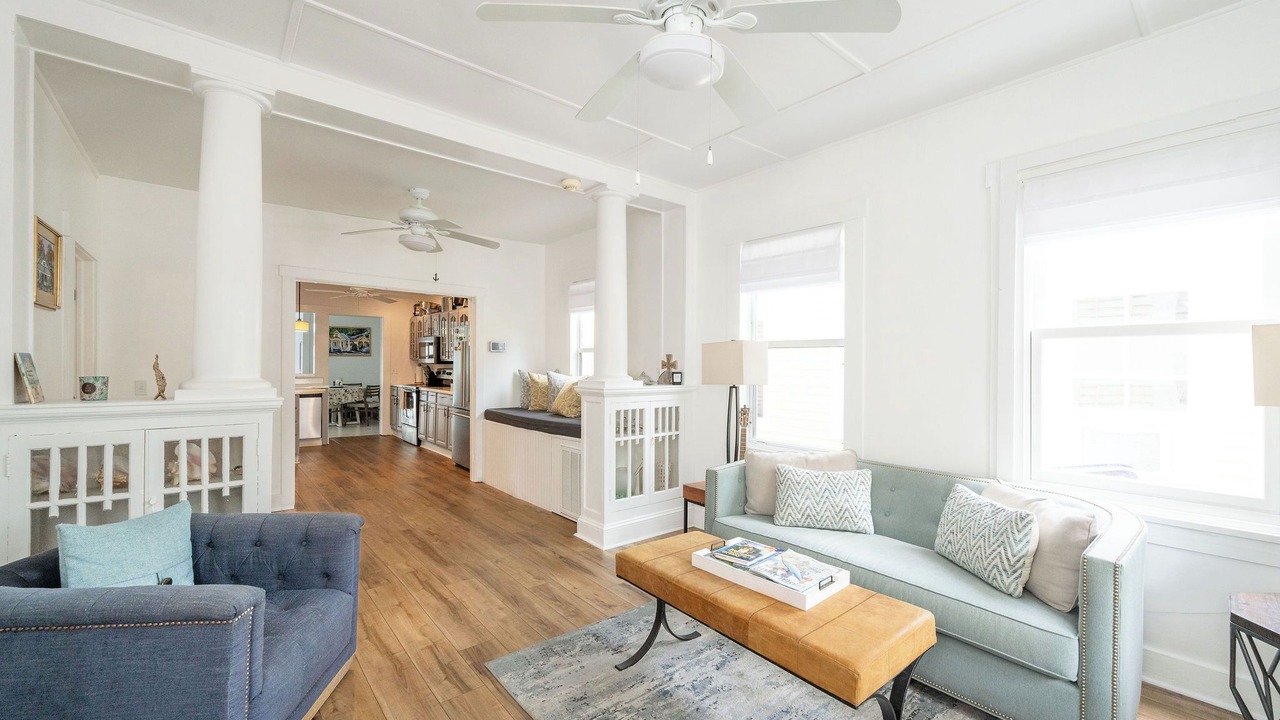 Photo of Livingroom in Historic Seaport