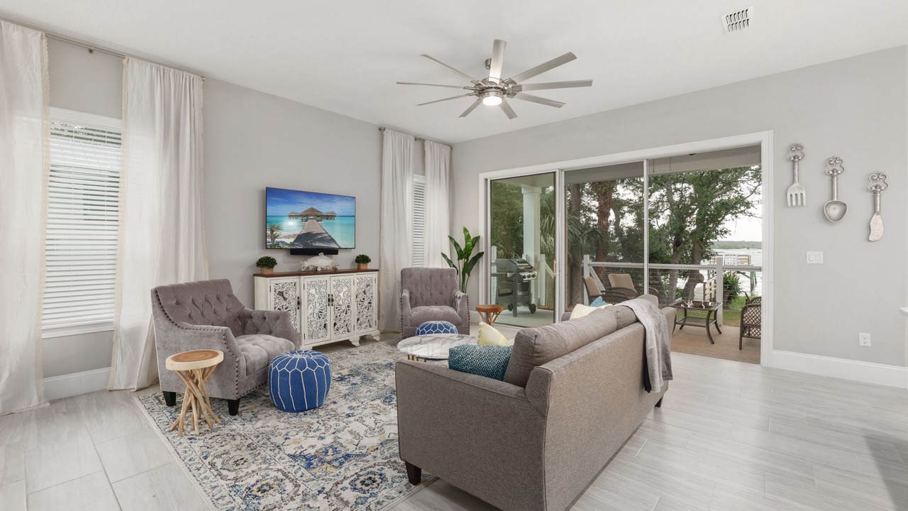 Photo of Livingroom in Crescent Beach