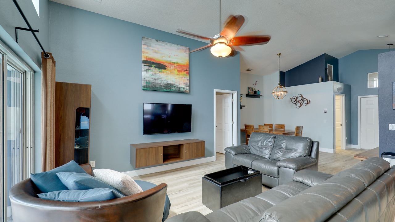 Photo of Livingroom in Lakeview Village