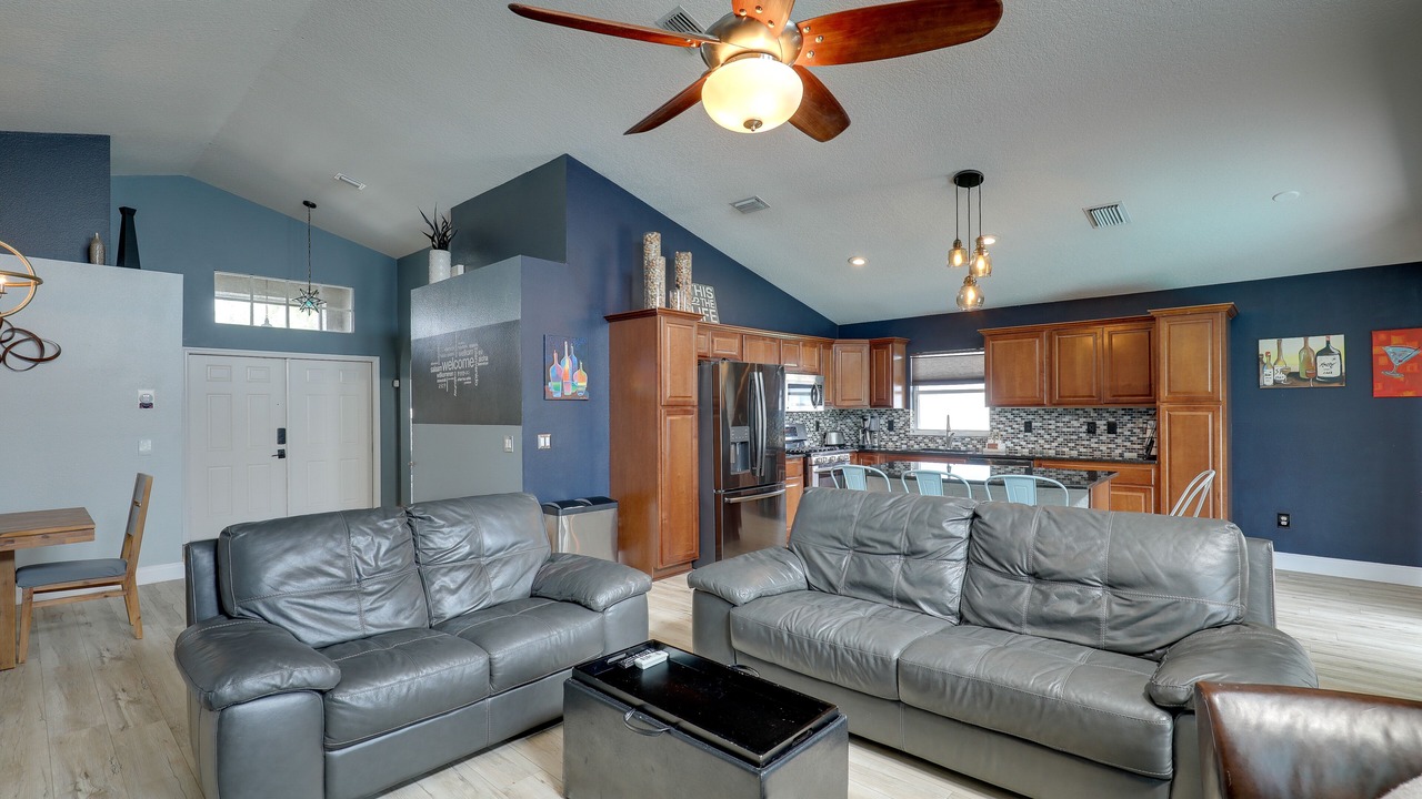 Photo of Livingroom in Lakeview Village