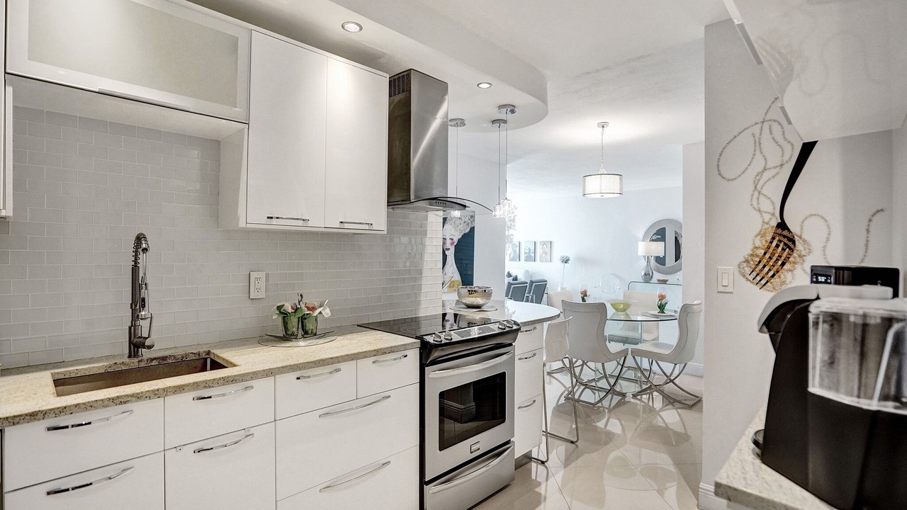 Photo of Kitchen in Hollywood South Central Beach