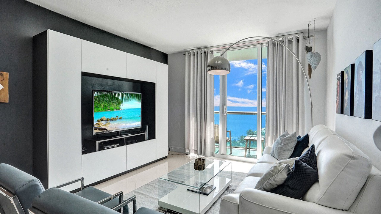 Photo of Livingroom in Hollywood South Central Beach
