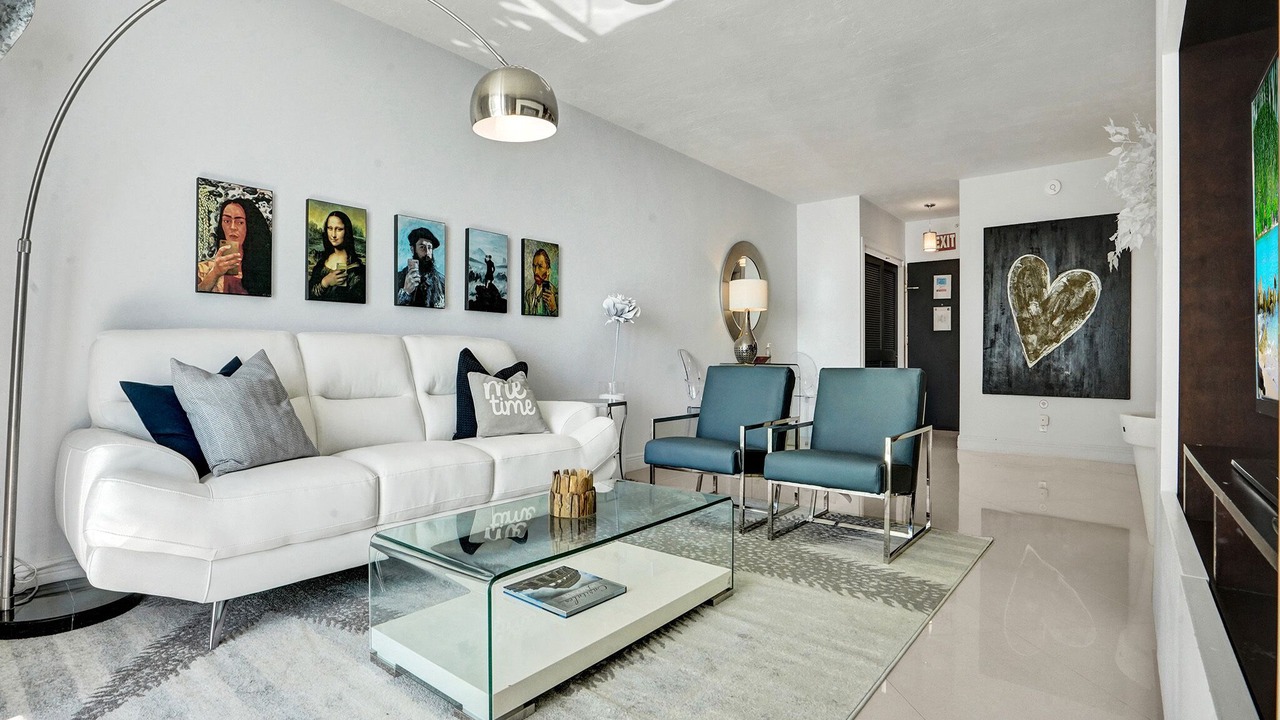 Photo of Livingroom in Hollywood South Central Beach