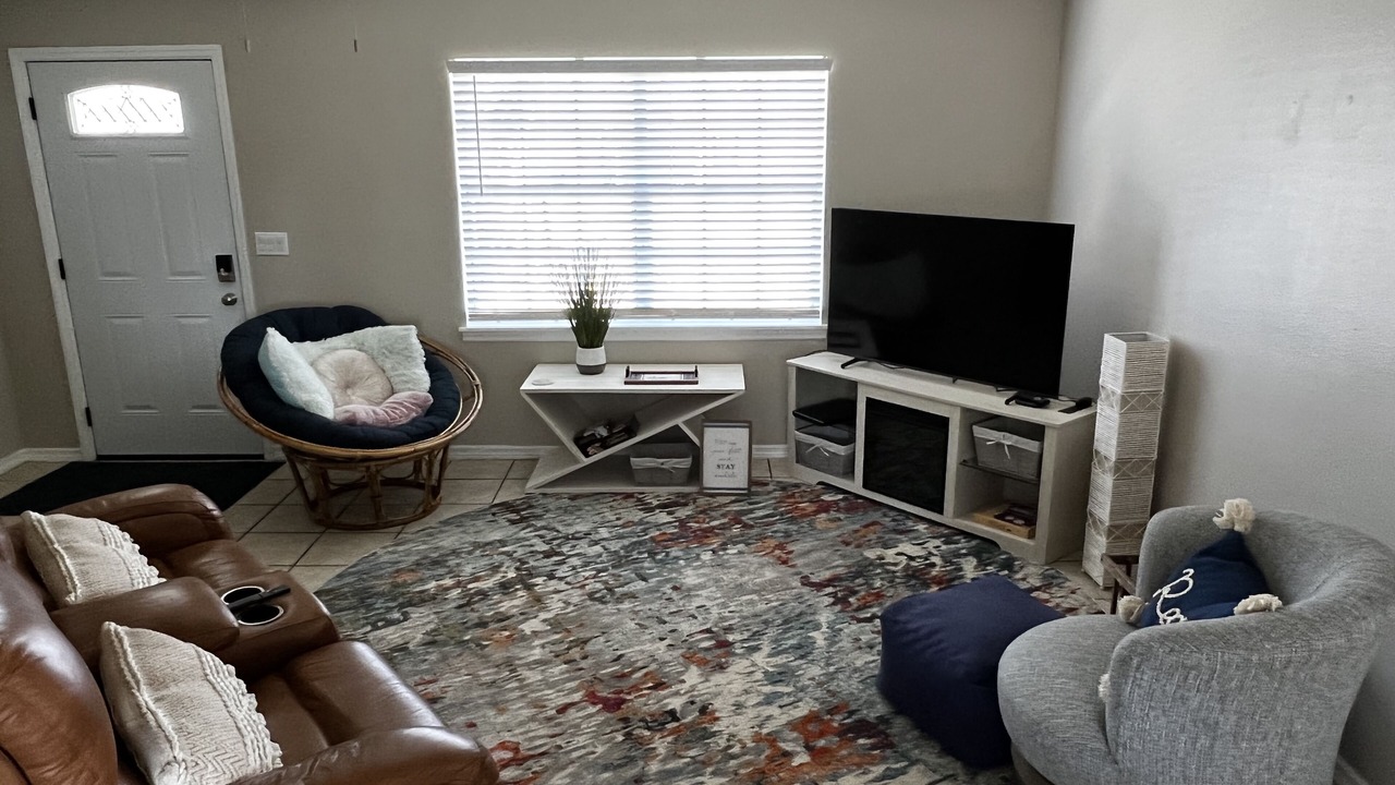 Photo of Livingroom in Candler