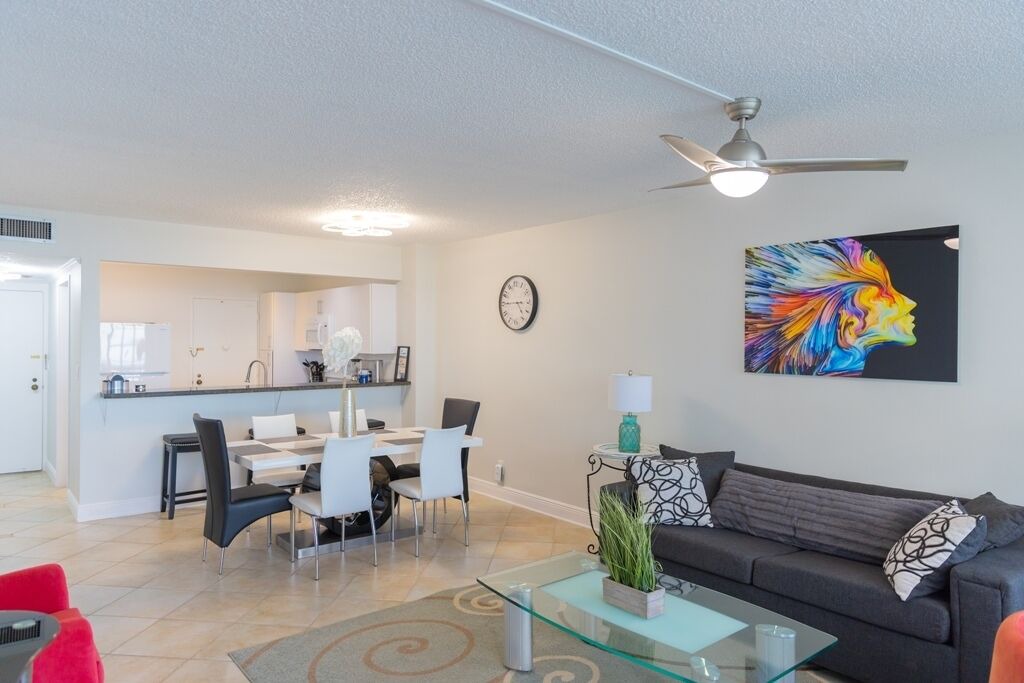 Photo of Livingroom in Hollywood South Central Beach