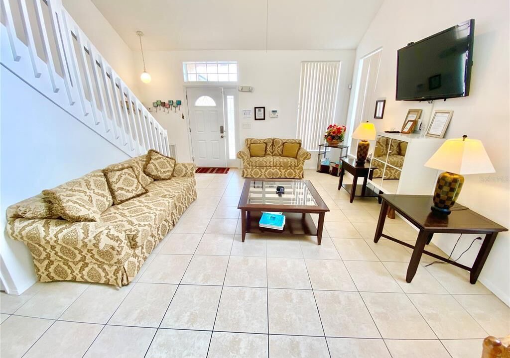 Photo of Livingroom in Windward Cay