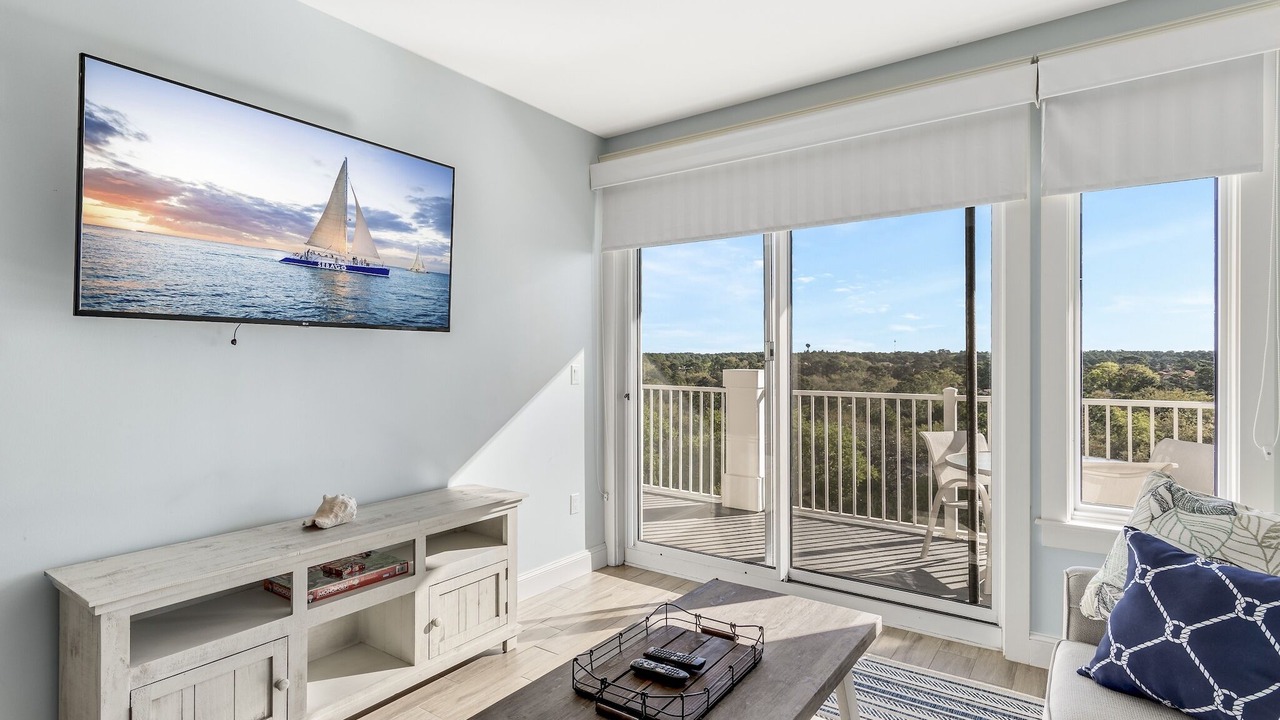 Photo of Livingroom in Baytowne Wharf