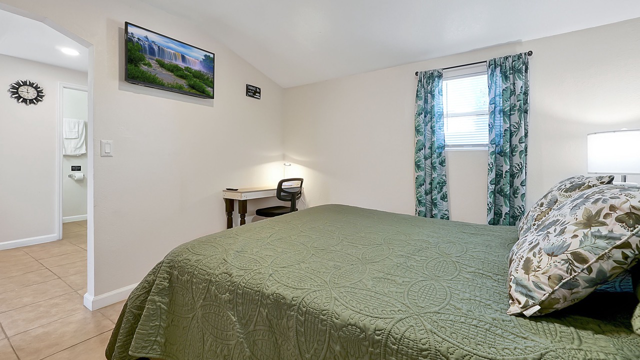 Photo of Bedroom in Bearss Plaza