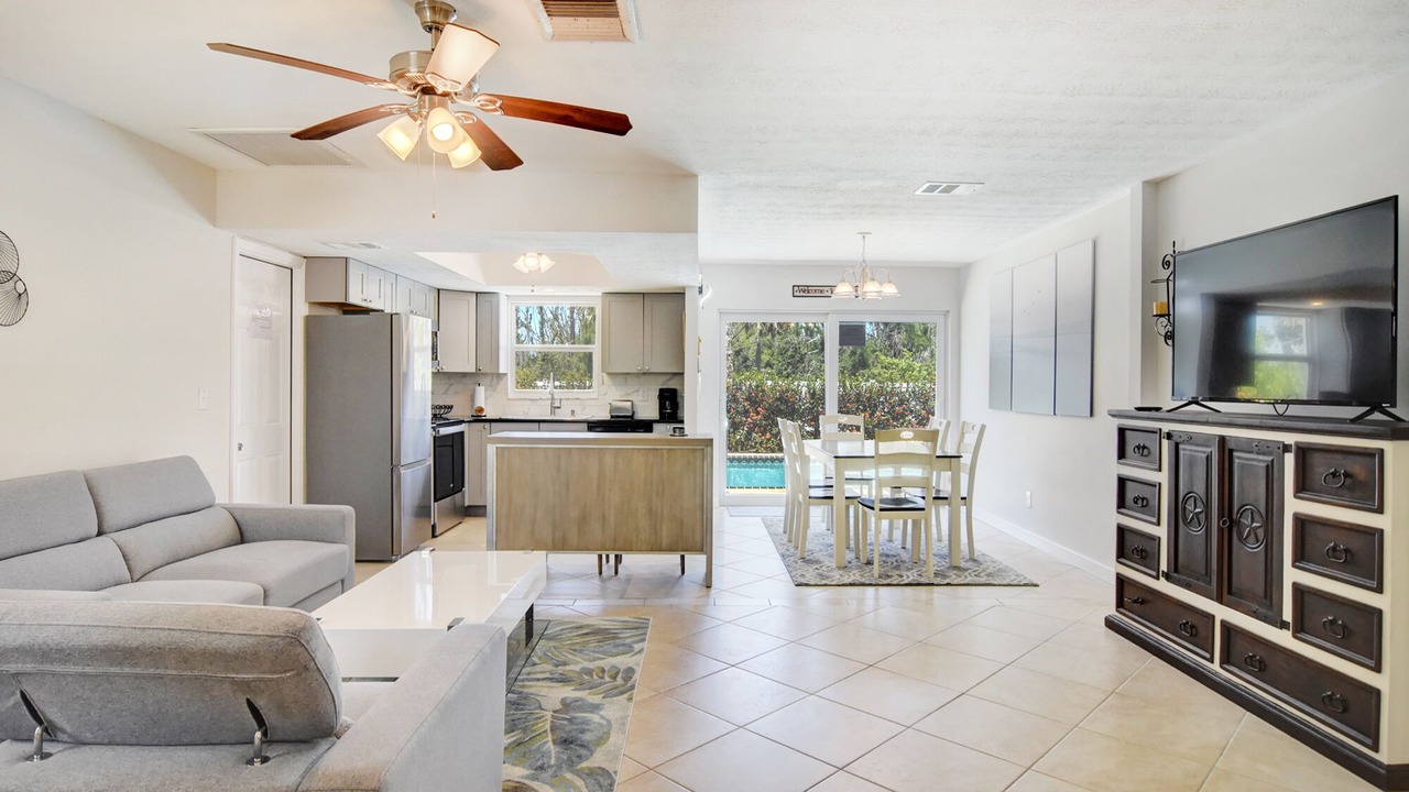 Photo of Livingroom in Saint James City