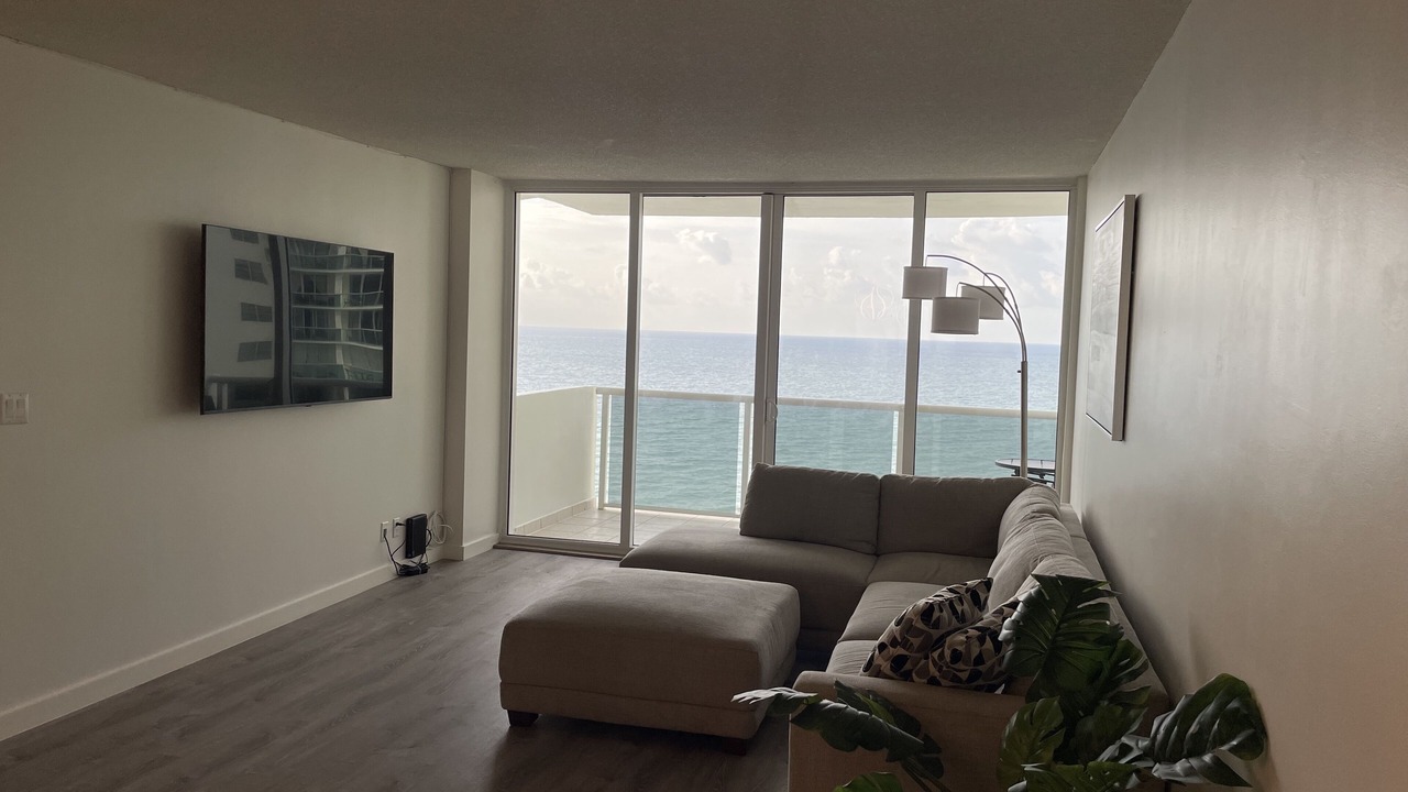 Photo of Livingroom in Hollywood South Central Beach