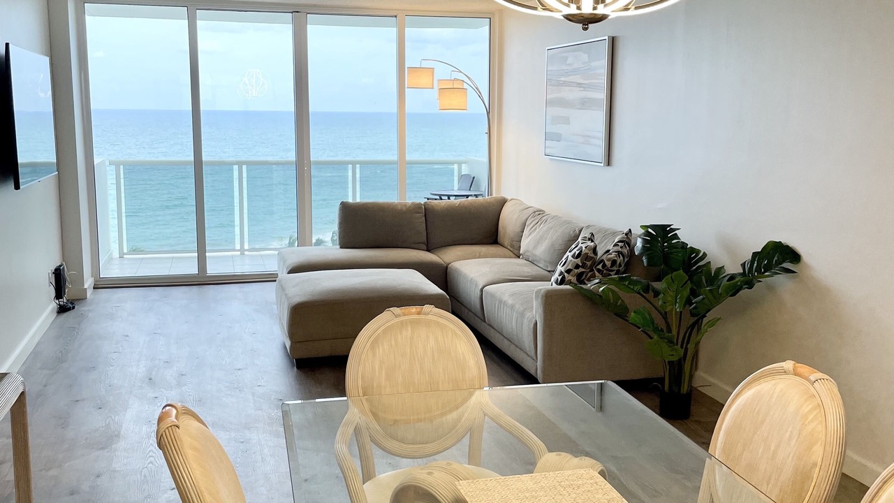 Photo of Livingroom in Hollywood South Central Beach