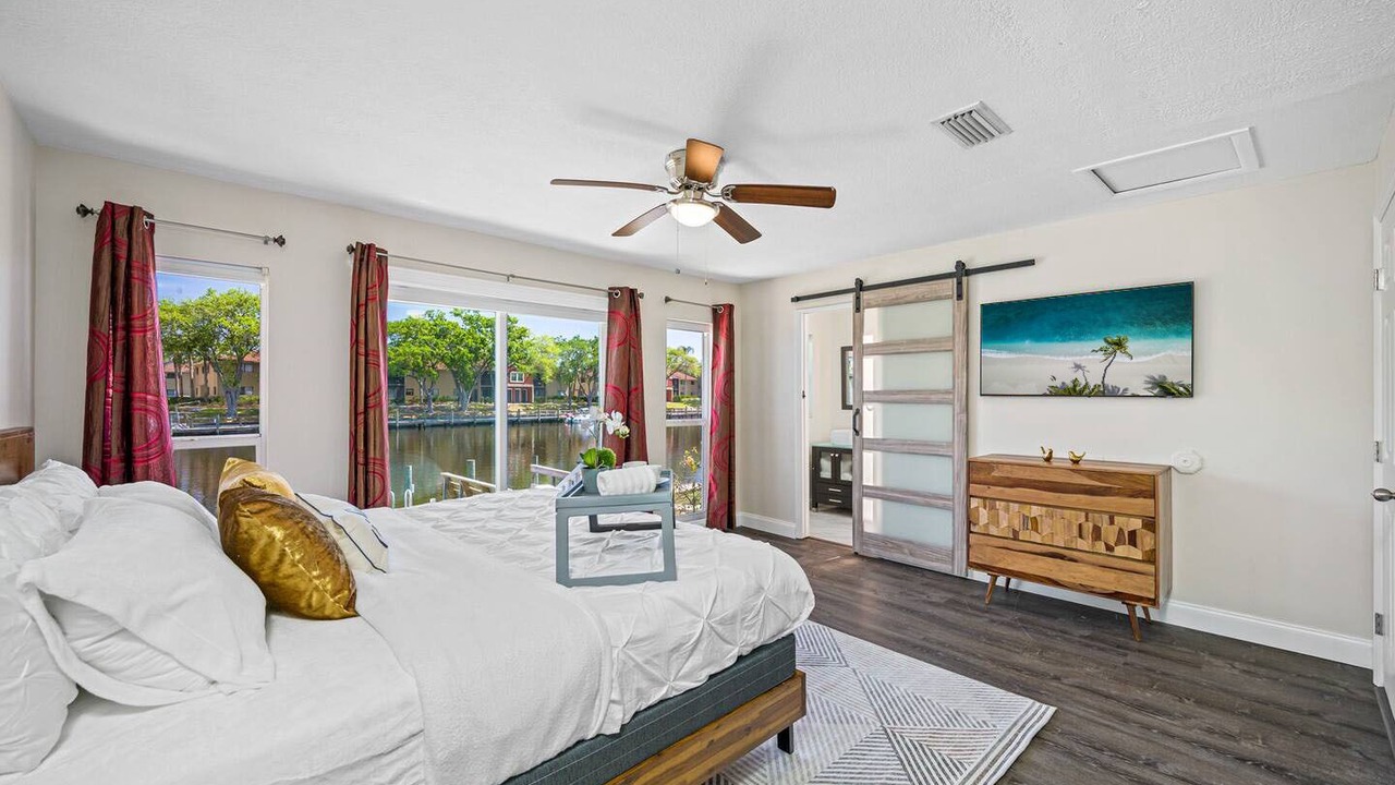 Photo of Bedroom in Tampa Shores