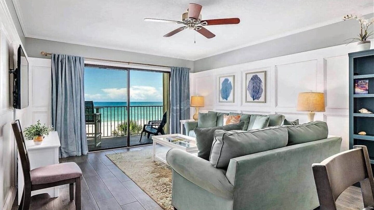 Photo of Livingroom in Crescent Beach