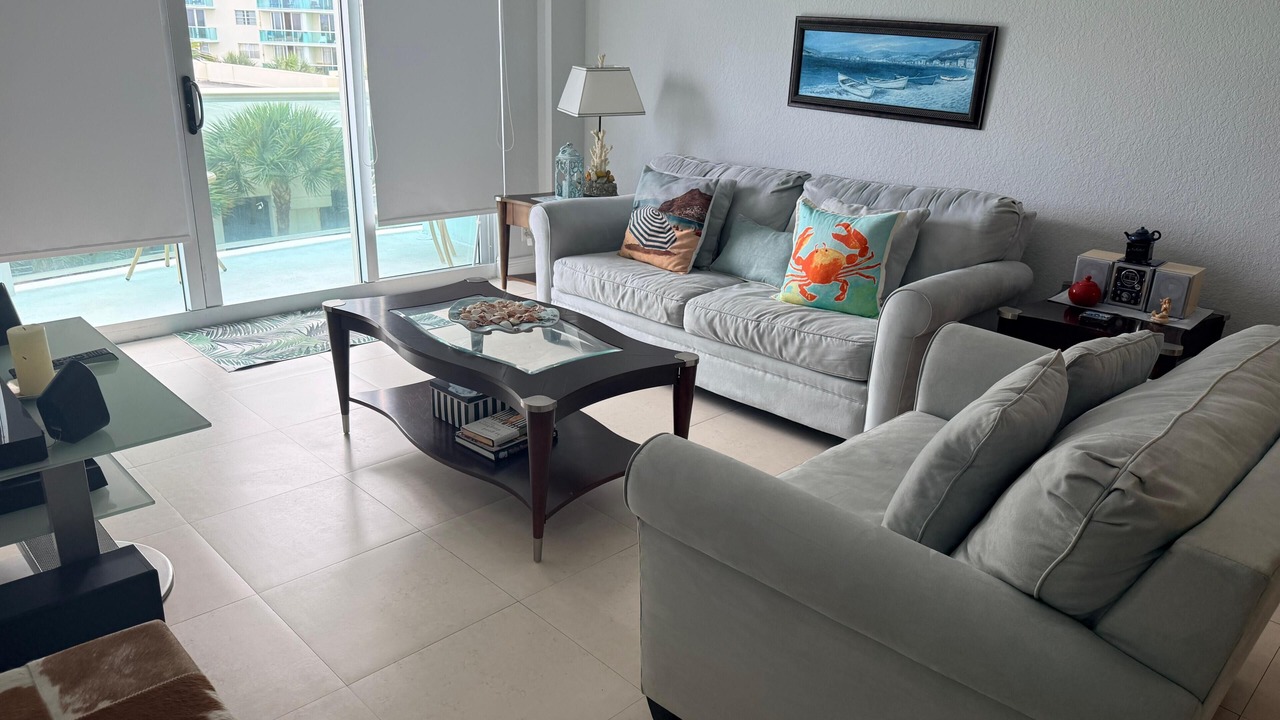 Photo of Livingroom in Hollywood South Central Beach