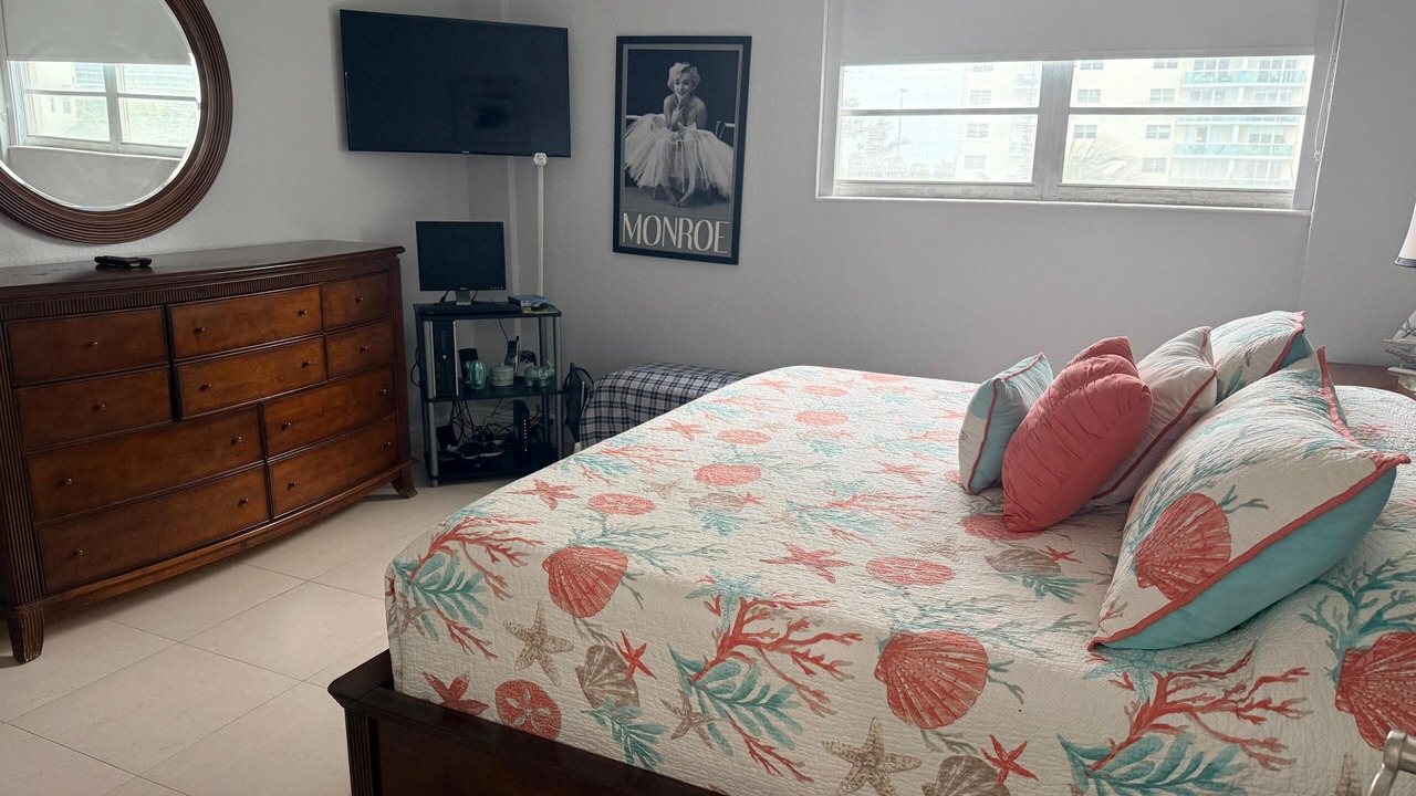 Photo of Bedroom in Hollywood South Central Beach