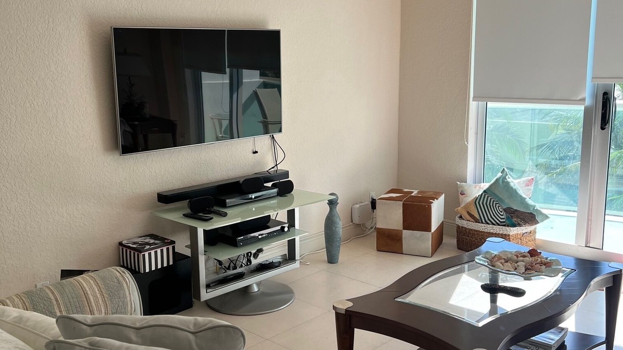 Photo of Livingroom in Hollywood South Central Beach