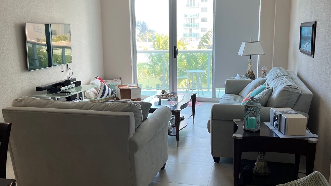 Photo of Livingroom in Hollywood South Central Beach