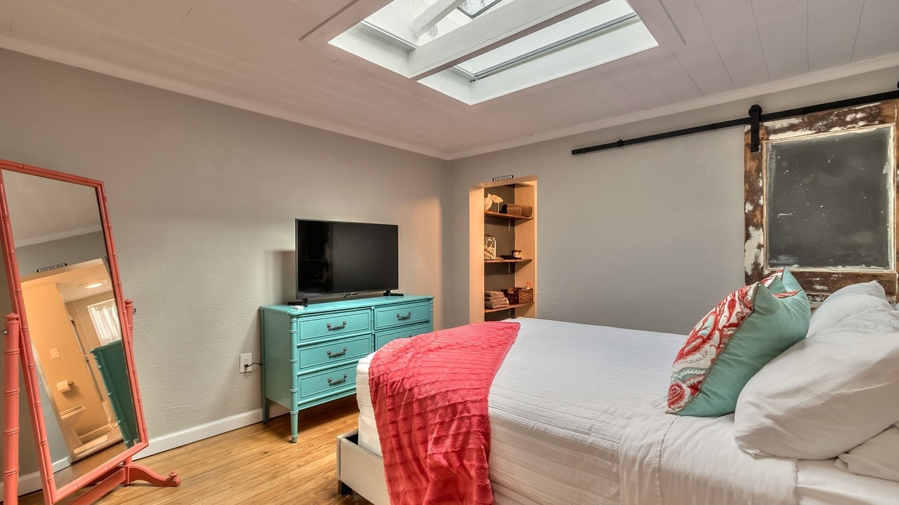 Photo of Bedroom in Harbor Oaks