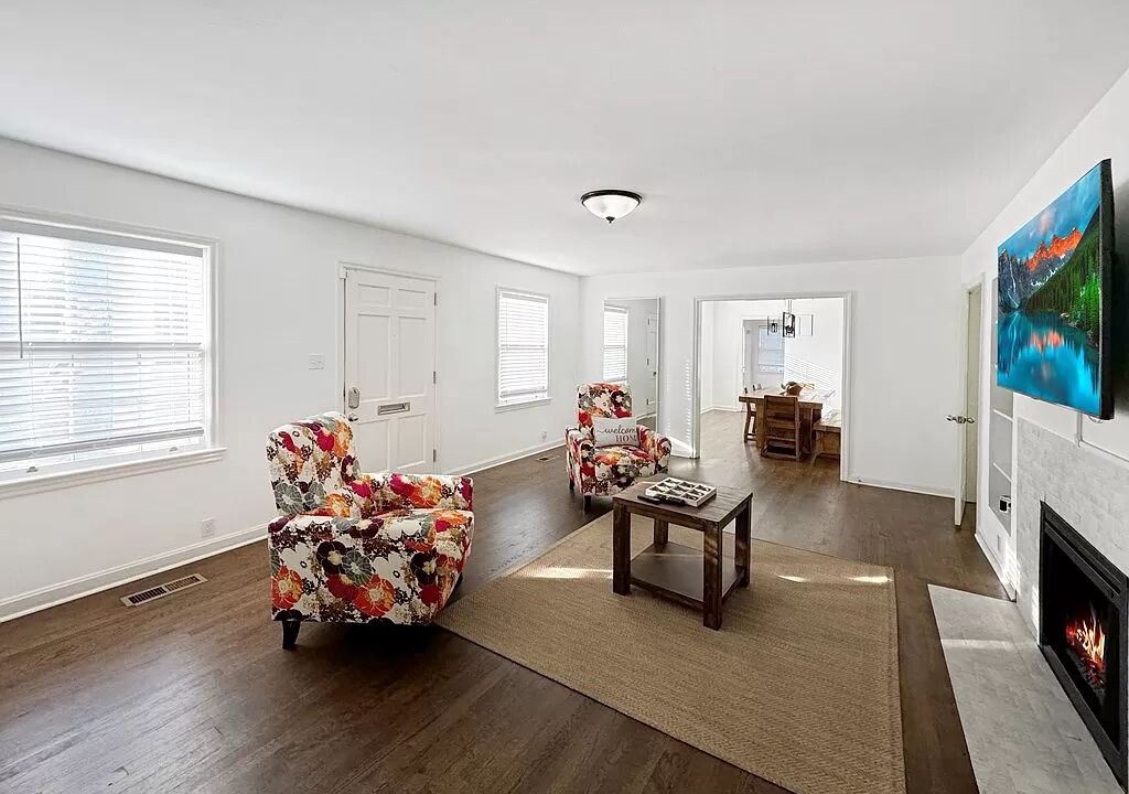 Photo of Livingroom in Bainbridge
