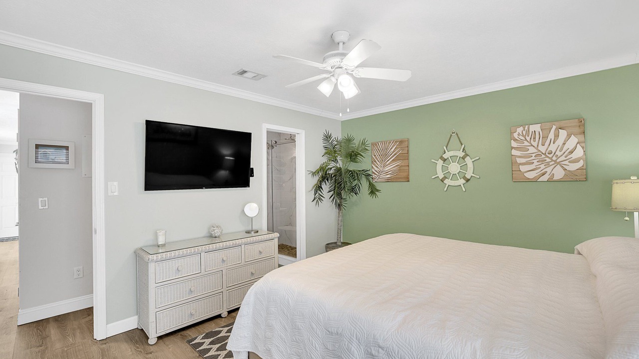 Photo of Bedroom in Lower Grand Lagoon