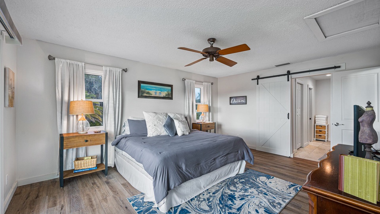 Photo of Bedroom in Crystal Beach